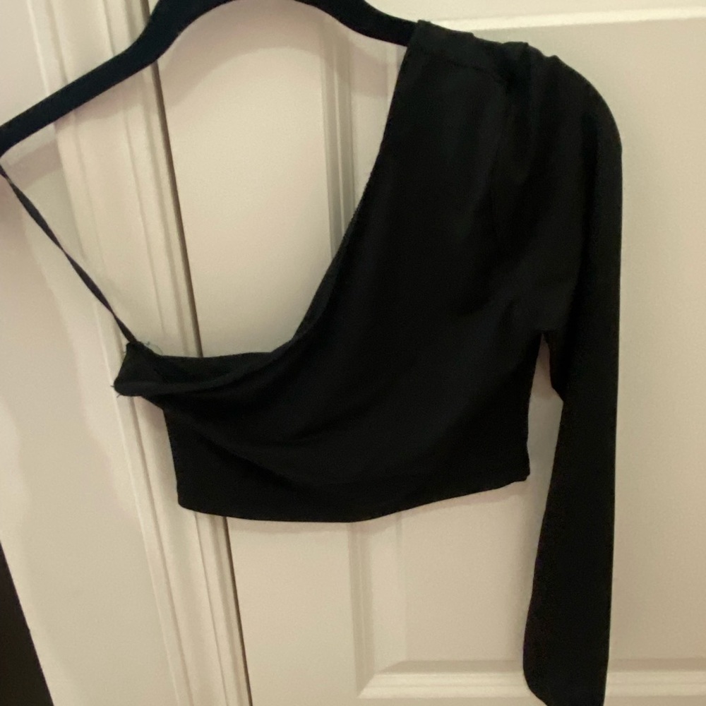 One-Shoulder Black Crop Top